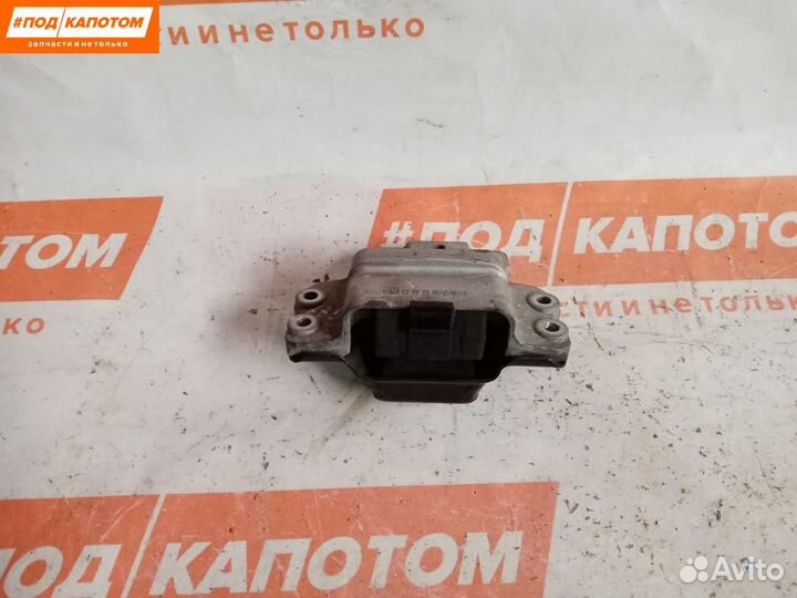 Подушка крепления двигателя левая Volkswagen Golf