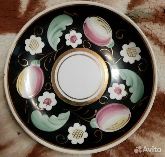 Фарфоровые сервиз слива на чёрном дфз СССР Чашка