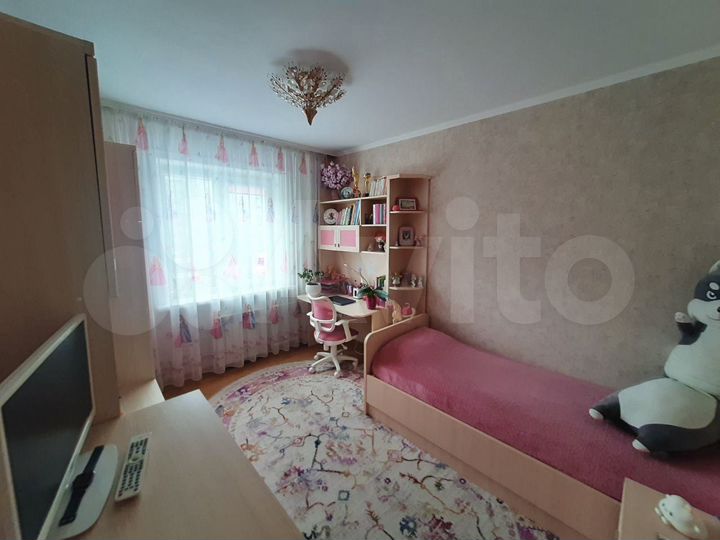 4-к. квартира, 82 м², 4/10 эт.