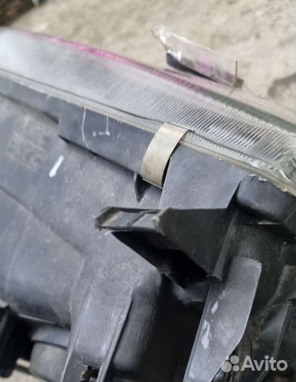 Правая фара Delica. Дефект