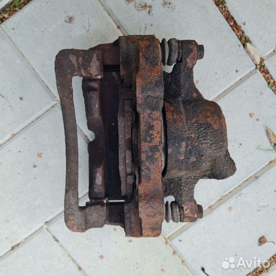 Суппорт передний правый Chery Amulet A15