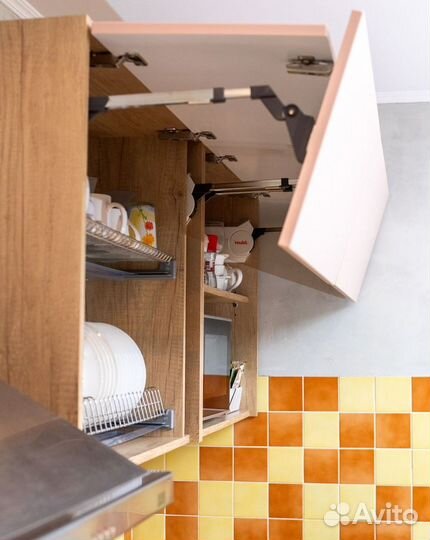 Угловая кухня со столешницей