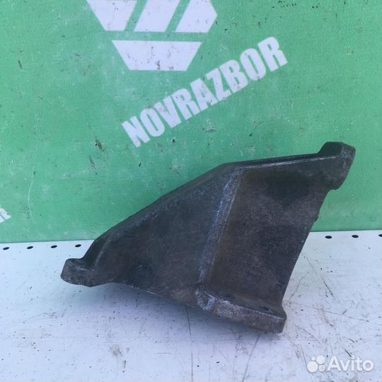 Кронштейн двигателя левый Ауди А4 Б5