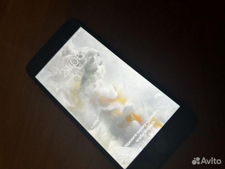 Телефон iPhone 7