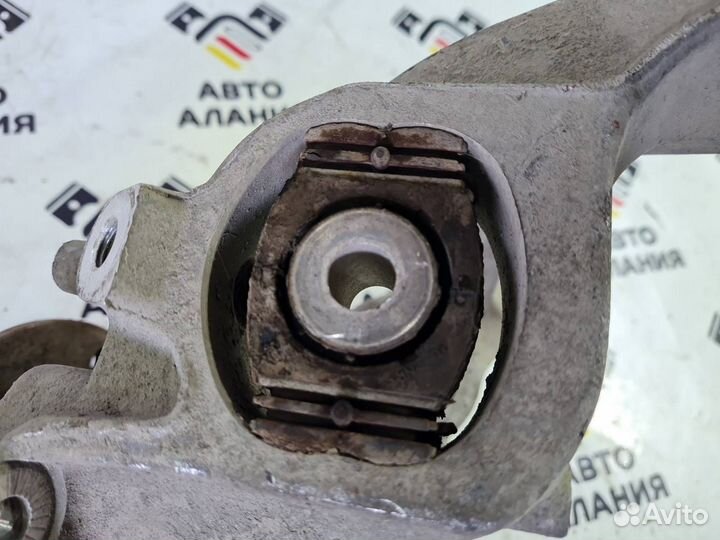 Кулак задний левый Audi A4 B8 CJE 2015