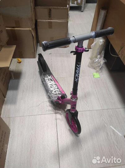 Новый самокат для девочки