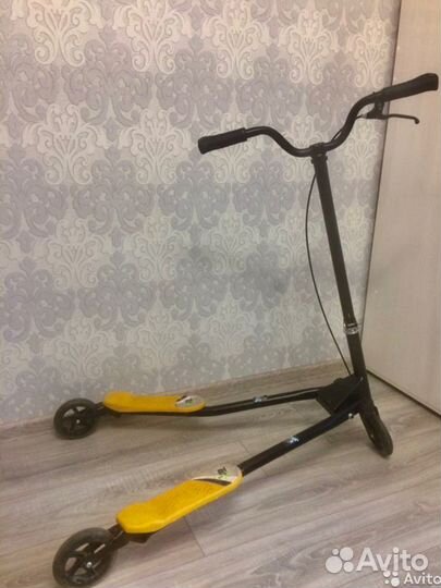 Инерционный трехколёсный самокат Fliker F3