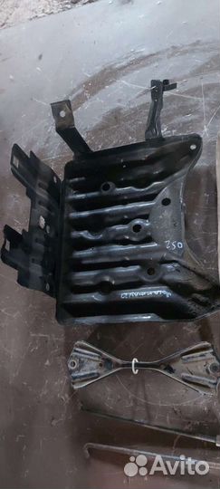 Крепление аккумулятора Nissan Murano Z50