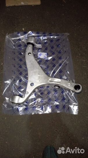 Рычаг передний нижний jeep Grand Cherokee WK2