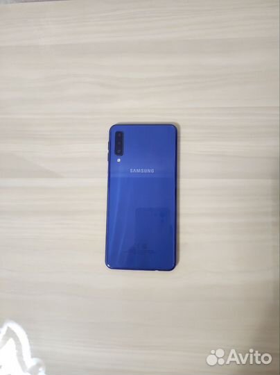 Samsung Galaxy A7 (2018), 4/64 ГБ