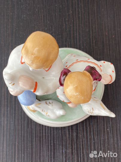 Фарфоровая статуэтка 