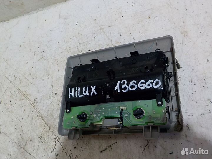 Плафон освещения солона Toyota Hilux