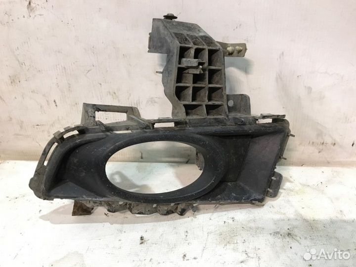 Рамка противотуманной фары передняя левая Mazda 3