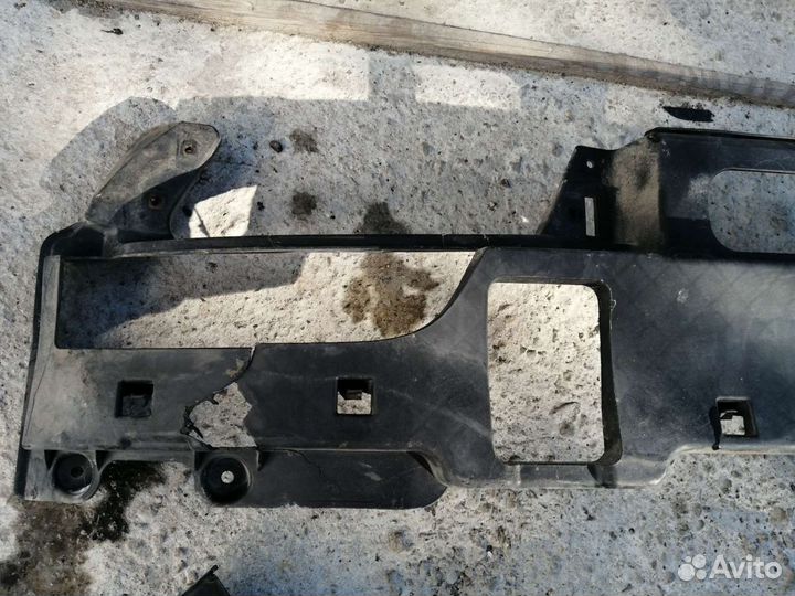 Кронштейн бампера заднего BMW 7er F01 F02 08-15