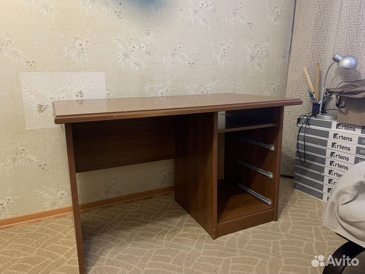 Письменный стол