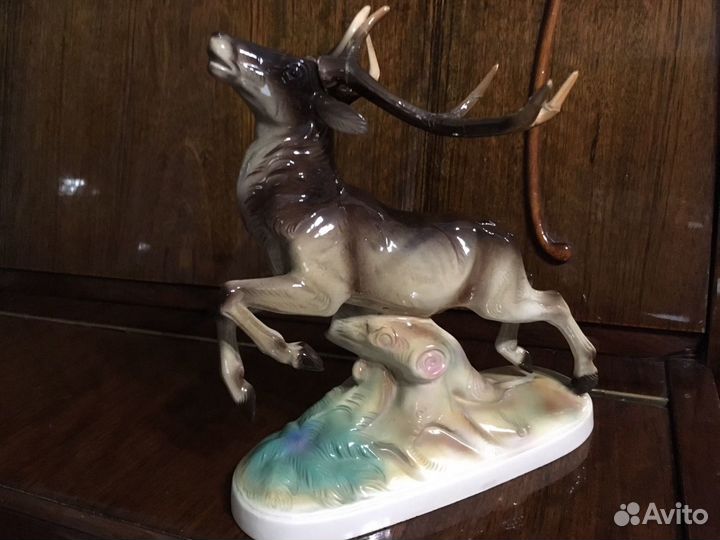 Фарфоровый олень