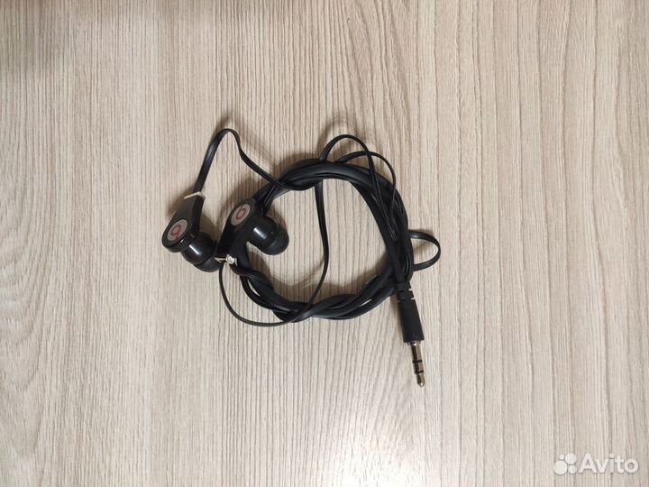 Проводные наушники
