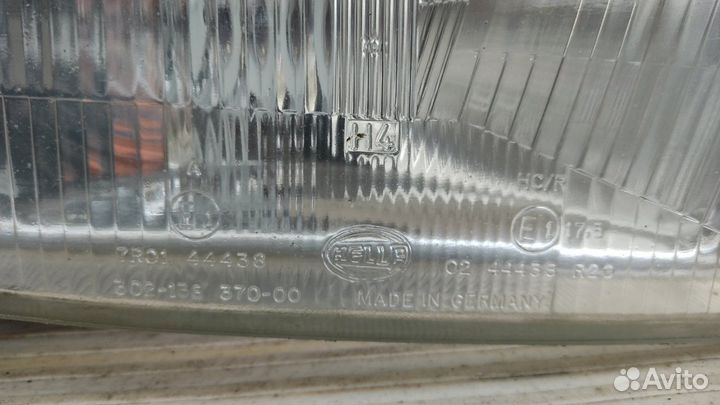 Фара правая Volkswagen Transporter T4