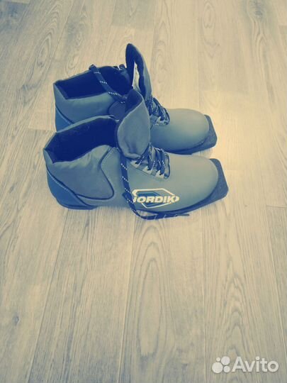 Лыжные ботинки