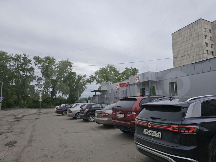 Здание, 3000 м²
