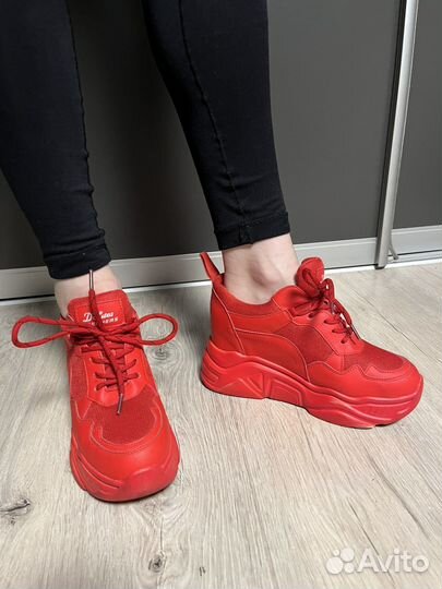 Кроссовки женские 37 р-р