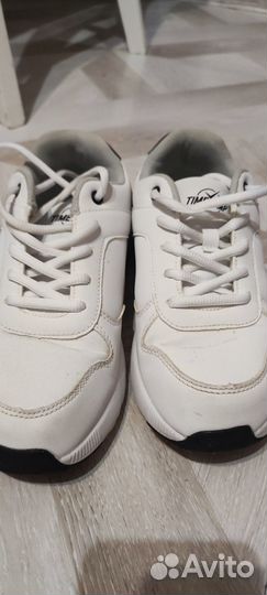 Кроссовки белые