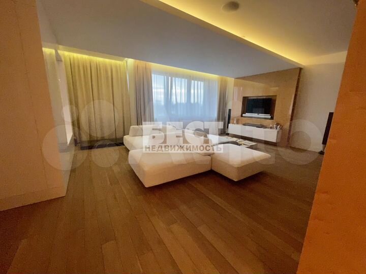 3-к. квартира, 236 м², 5/5 эт.