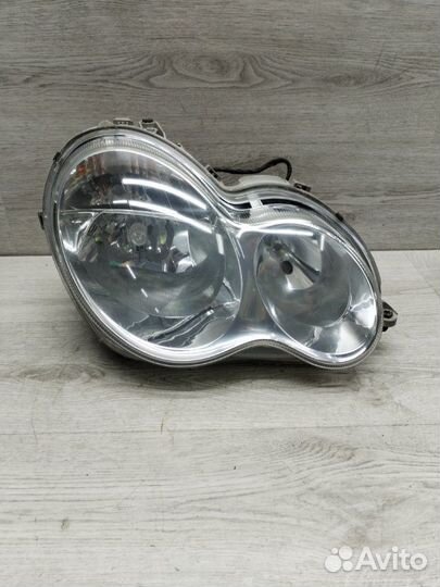 Фара галогеновая Mercedes C-Class W203 OM646 2007