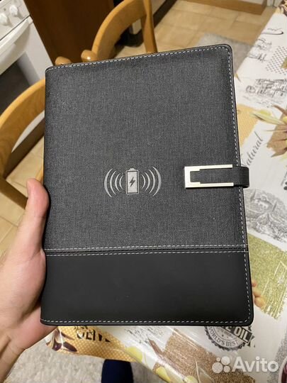 Ежедневник с беспроводной зарядкой