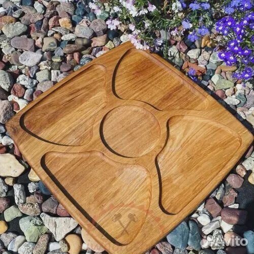 Менажница деревянная квадратная на 4+1 секцию