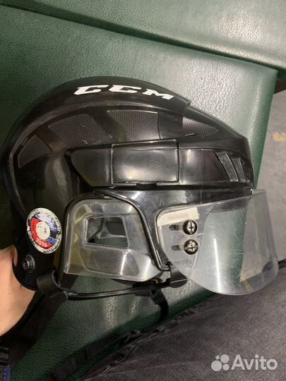 Хоккейный шлем