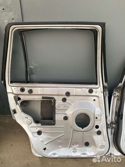 Дверь задняя левая volvo xc90 2003 г.в