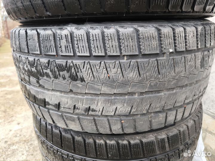 Kapsen Snowshoes AW11 245/40 R18 97H