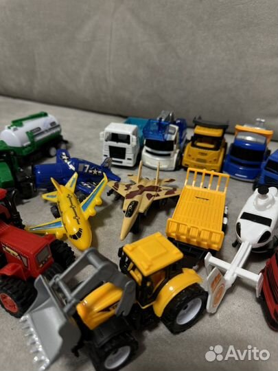 Игрушки для мальчика машинки пакетом