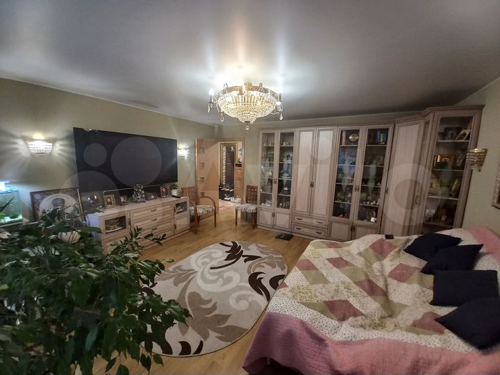 2-к. квартира, 68 м², 1/10 эт.