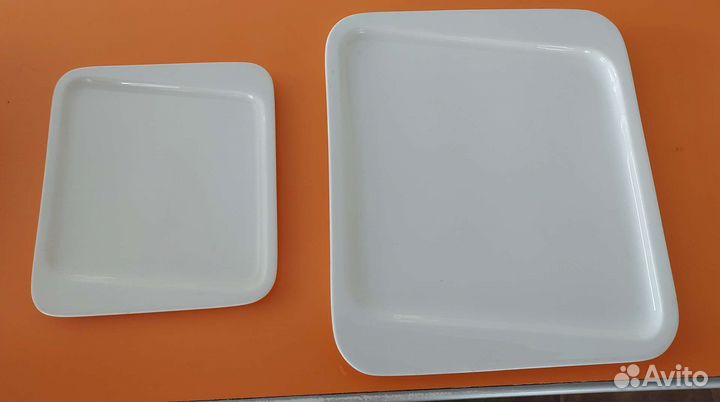 Тарелки белые