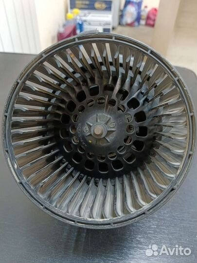 Мотор отопителя duster 272100975R