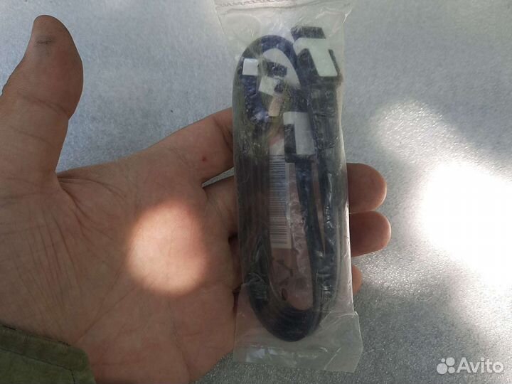 2 SATA кабеля новые