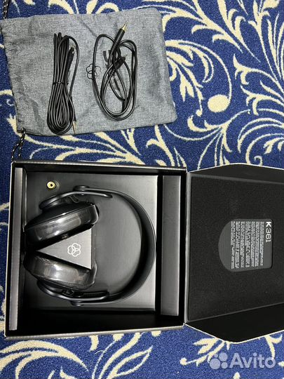 AKG K361