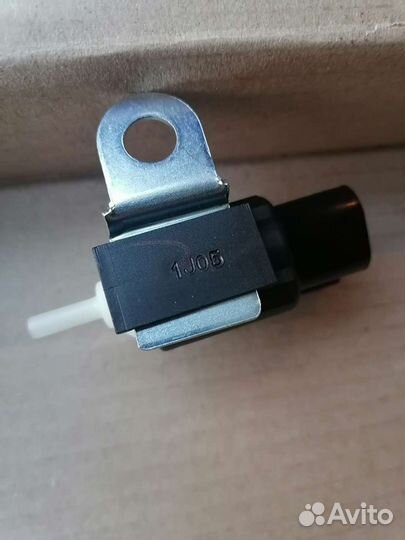 Клапан вакуумный включения переднего моста