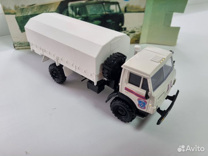Модель грузовика кама3-4326 1:43