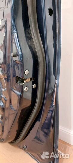 Передняя правая дверь Nissan Tiida