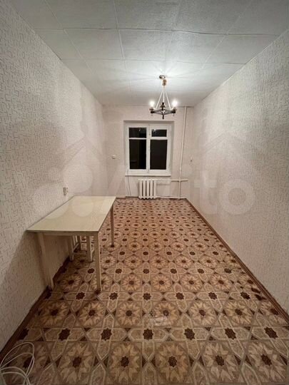 Комната 10 м² в 5-к., 2/5 эт.