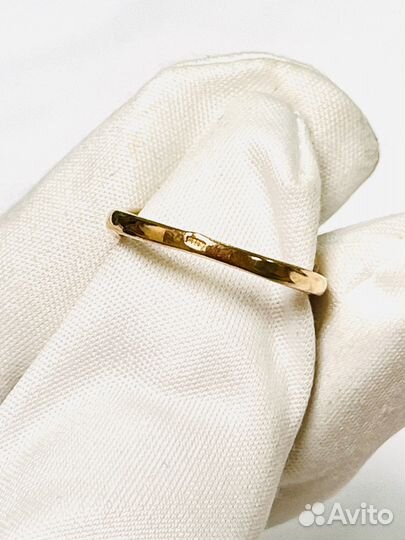 Кольцо с синтетическим камнем Золото