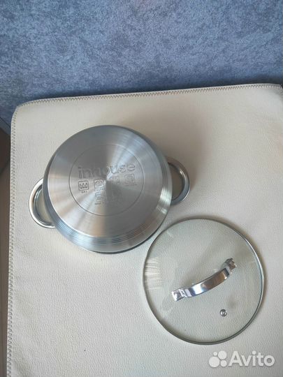 Кастрюля с крышкой новая