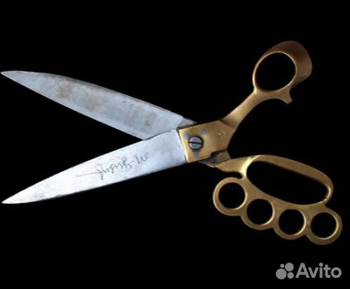 Швея надомница по ремонту одежды