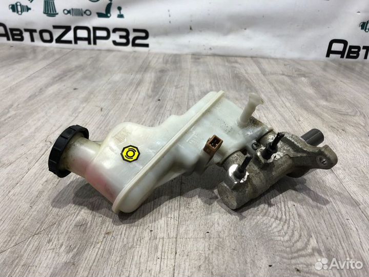 Главный тормозной цилиндр Hyundai Solaris хэтчбек