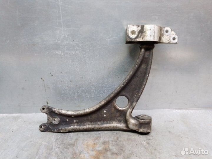 Рычаг передний Volkswagen Passat B6 2005-2010