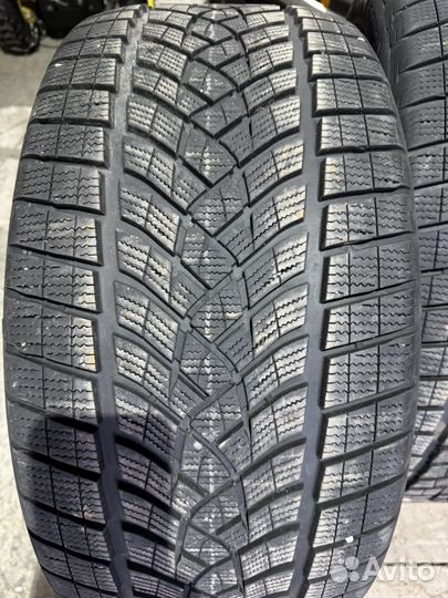 Goodyear UltraGrip 8 Performance 285/35 R22 106