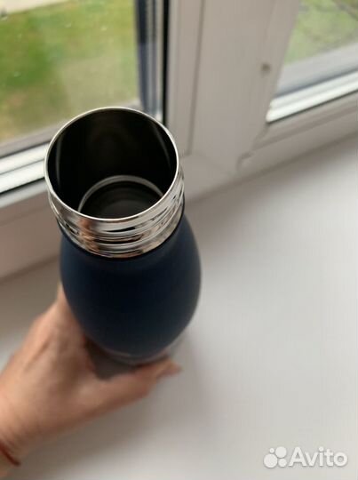 Металлическая бутылка для воды